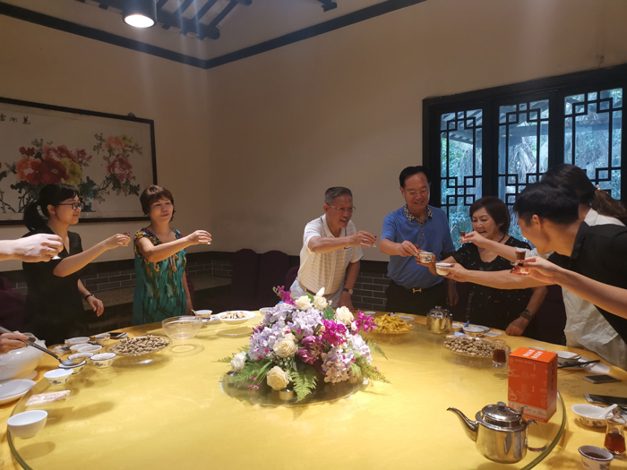 【賽思達烤箱】酒協(xié)一行訪農(nóng)莊，把盞言歡敘佳情